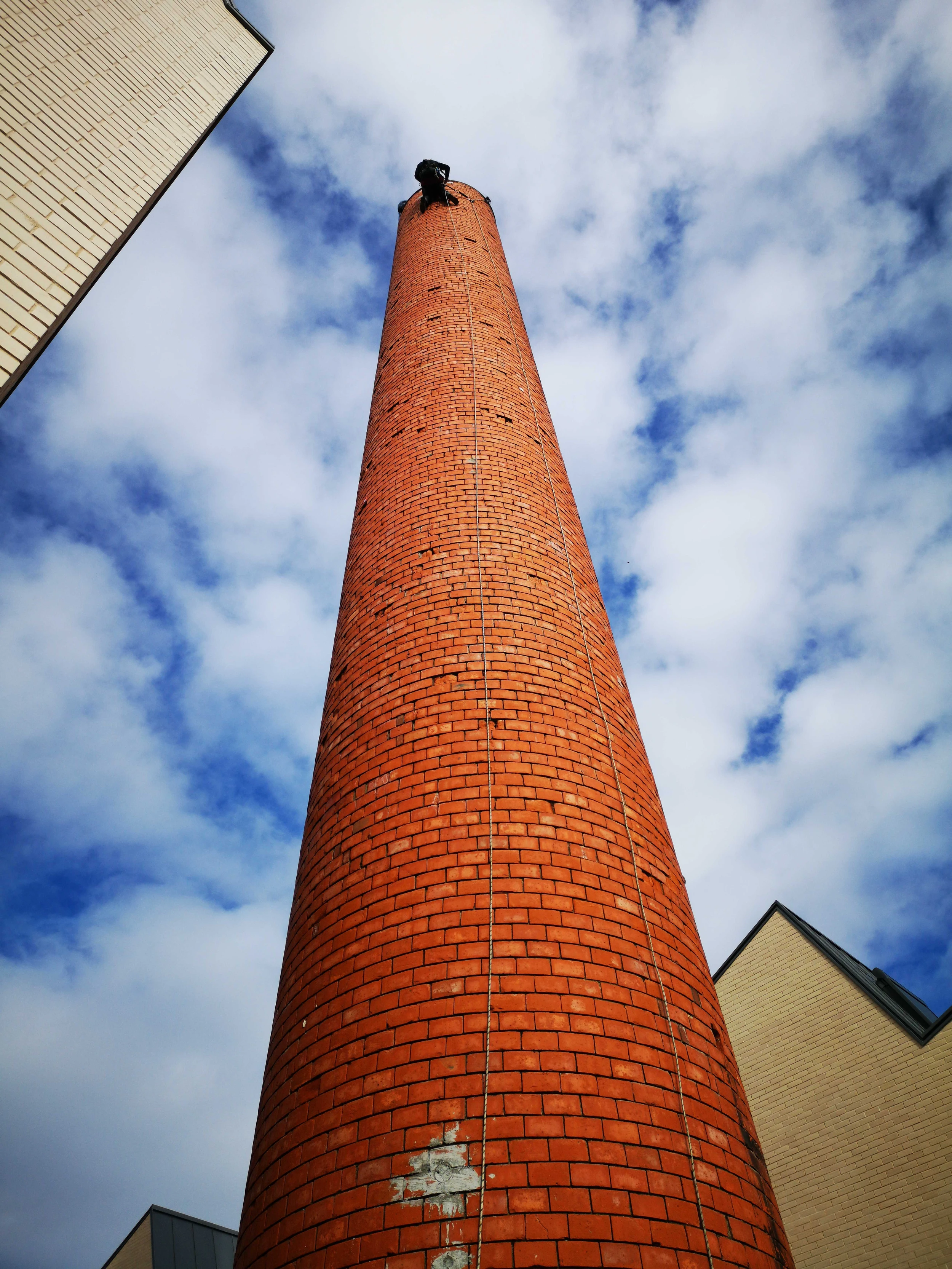 Intervention de cordistes MS Access pour la cheminée retrouve son aplomb chez PICHET à Bègles (bâtiment) – 6